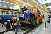 Kinder auf einem Schneepfliugwagen (©Foto: SWM/MVG)